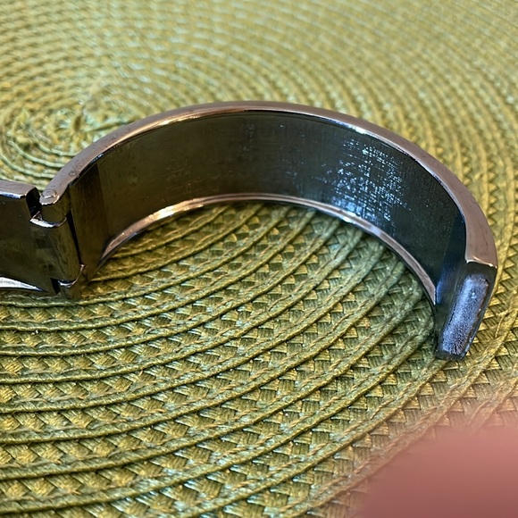 Purple and Silver Magnet Clasp Chunky Style Bracelet. Very Good Condition - Picture 5 of 8